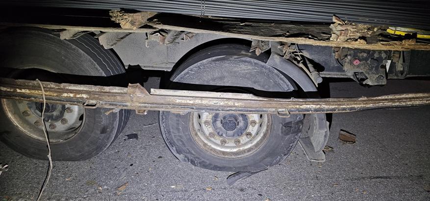 Patlayan lastiği değiştirirken, TIR’ın çarptığı sürücü öldü