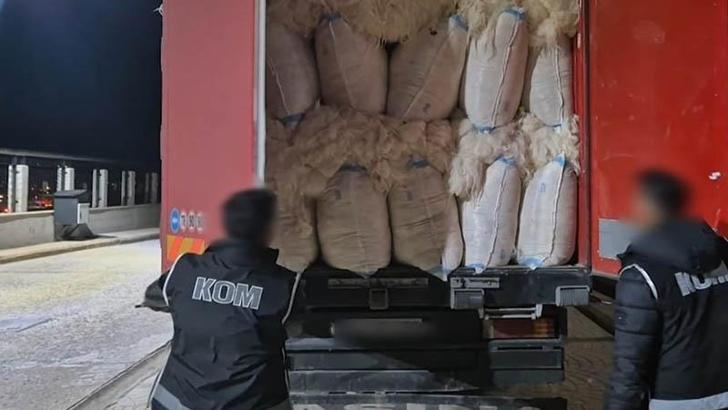 Kırşehir'de 5 ton kaçak tütün ele geçirildi