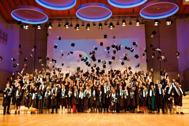 BAU Global ağındaki Berlin International Üniversitesi’nde mezuniyet coşkusu