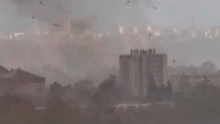 Fransa'da meydana gelen hortumda 1 kişi hayatını kaybetti