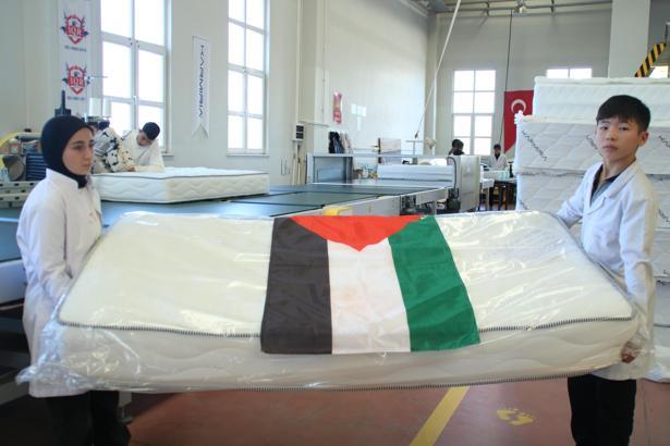 Liseliler, ürettikleri yatakları Filistin’e gönderecek