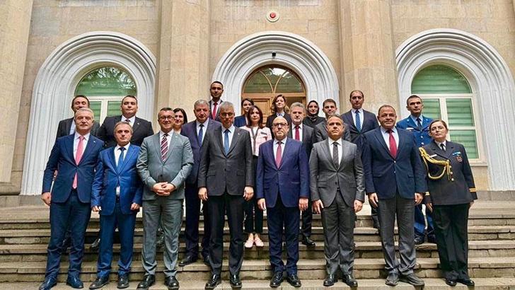 Bakan Memişoğlu, Türkiye'nin Tiflis Büyükelçiliği'ni ziyaret etti