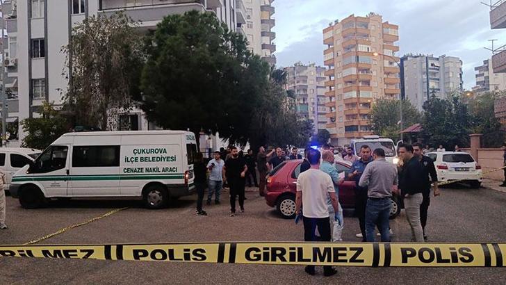 Adana'da bir kişi otomobilde ölü bulundu; Vücudunda darp izleri tespit edildi