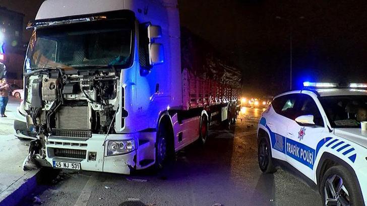 Sultangazi’de kontrolden çıkan TIR park halindeki 5 araca çarptı
