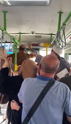 İstanbul - İstanbul’da İETT otobüsünde 'Kart basma' kavgası; şoförün kafasına yumruk attı