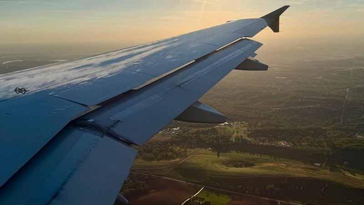 ABD'de yolcu uçağı acil iniş yaptı