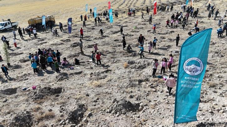 Kayseri'de 3 bin fidan toprakla buluştu