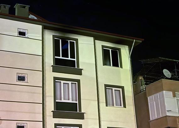 3 katlı binada yangın paniği