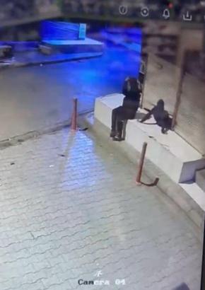 Kepengi aralayıp girdiği iş yerinden 25 cep telefonu çaldı