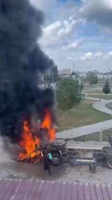 Park halindeki kamyonun kupası yandı