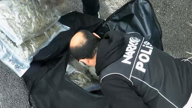 Sürücüsünün ‘dur’ ihtarına uymadığı otomobilden uyuşturucu çıktı; 2 tutuklama