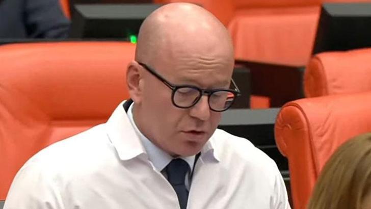 CHP'li Sarı'dan TBMM'de 'eczacı önlüğü' tepkisi