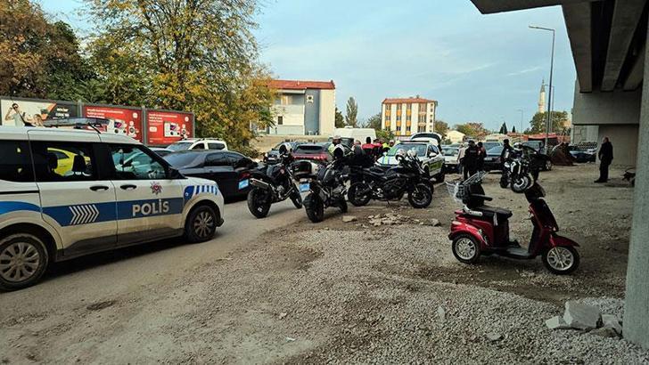 Üç tekerlekli elektrikli bisiklet, otomobilin altında kaldı; sürücü öldü