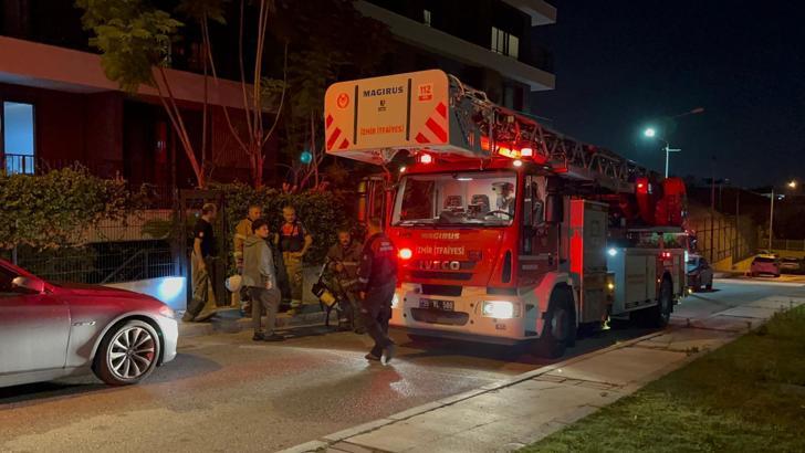 İzmir’de apartman dairesinde yangın; Mahsur kalan 4 kişi ile 1 köpek kurtarıldı