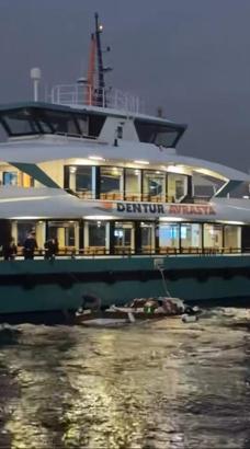 İstanbul- Üsküdar'da yolcu motoru balıkçı teknesine çarptı-1