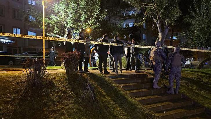 Eski eşiyle kayınvalidesini öldüren şüpheli, 9 yaşındaki oğlunun yanında intihar etmiş