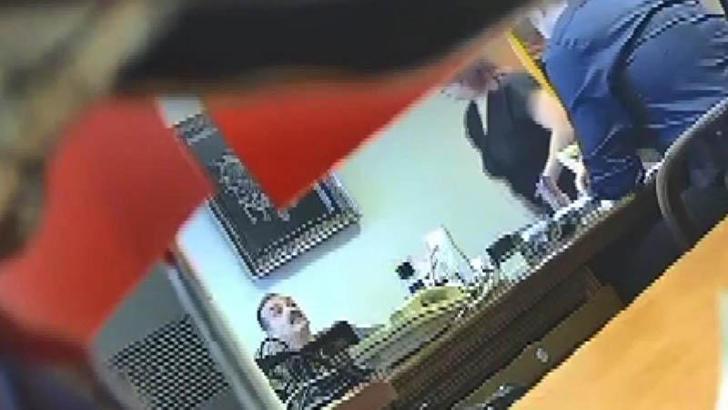 Savcı Yavuz Engin'i makamında tehdit eden Mustafa Kemal Zengin ve 12 sanığın yargılandığı duruşma ertelendi