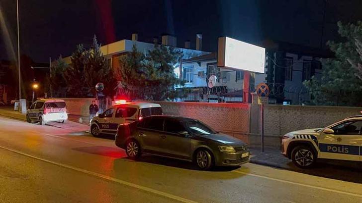 Kuzenini taciz ettiği öne sürülen kişiyi, polis merkezinde bıçaklayarak öldürdü