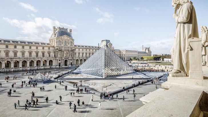 Louvre Müzesi’nin müdürü istifa etti