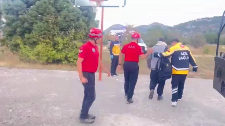 İnceleme için çıktıkları dağda kaybolan 2 mühendis, bulunup askeri helikopterle kurtarıldı