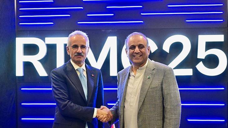 Bakan Uraloğlu, Pakistan Federal İletişim Bakanı Khan ile görüştü