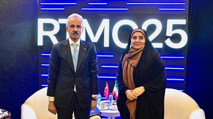 Bakan Uraloğlu, İran Yol ve Şehir Planlama Bakanı Sadegh ile bir araya geldi