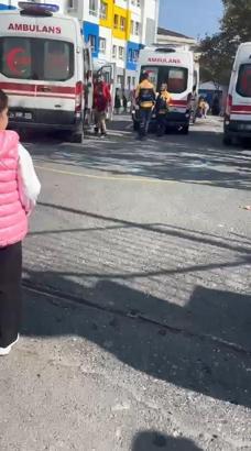 İstanbul - Eyüpsultan’da okulda demir kapı öğrencilerin üzerine devrildi: 4 yaralı