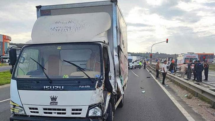 Bariyere çarpan kamyonetin sürücüsünün ayağı koptu
