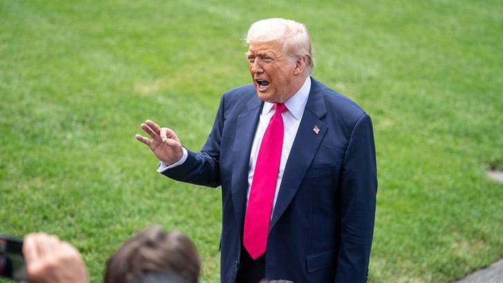 Trump, ABD'nin Venezuela açıklarına bombardıman uçakları gönderdiği iddiasını yalanladı