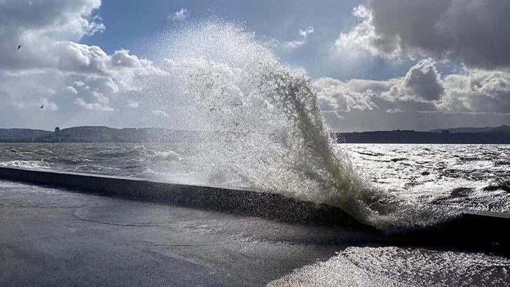 Ege Denizi'nin kuzeyi ve İzmir için 'fırtına' uyarısı