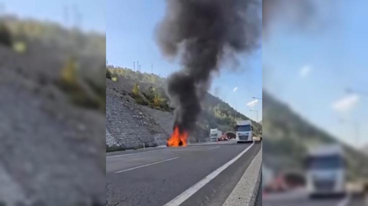 Osmaniye’de seyir halindeki otomobil alev aldı, araç kullanılamaz hale geldi