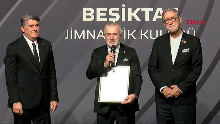 Beşiktaş'ta Divan Kurulu Başkanlığına seçilen Ahmet Ürkmezgil ve Divan Başkanlık Kurulu üyeleri mazbatalarını aldı