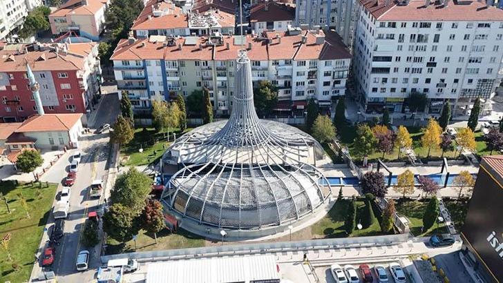 Çorum'da 'ucube' olarak nitelendirilen demir kubbeli yapı yıkılıyor