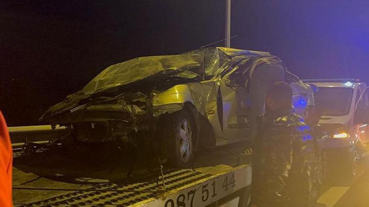 Bolu Dağı Tüneli çıkışında otomobil bariyerlere çarptı: 1’i ağır 3 yaralı