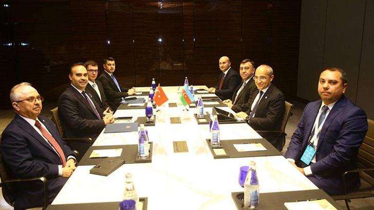 Bakan Kacır'dan Bakü'de diplomasi trafiği