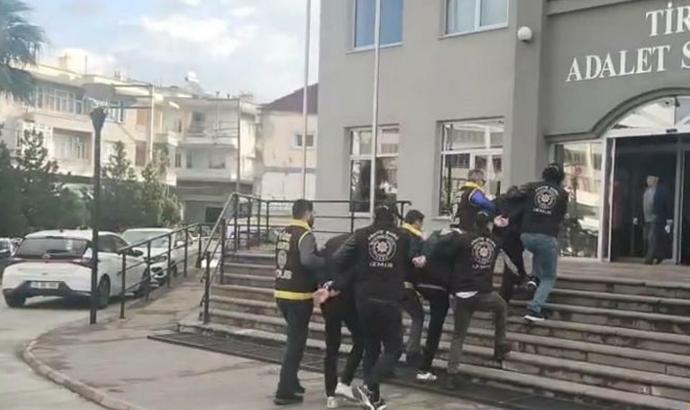 Tire'de iş yerine silahlı saldırı kamerada