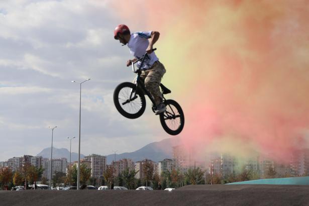 Kayseri'de BMX parkuru ve bisiklet eğitim alanı açıldı