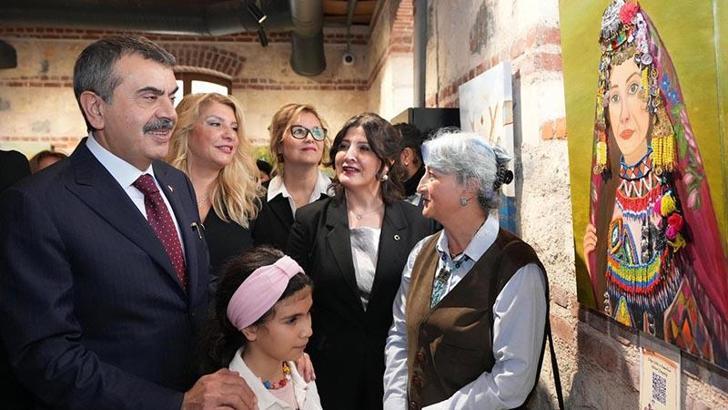 Bakan Tekin, 'Evliya Çelebi'nin İzinde' sergisini ve '3'üncü Rami Bilim Şenliği'ni ziyaret etti