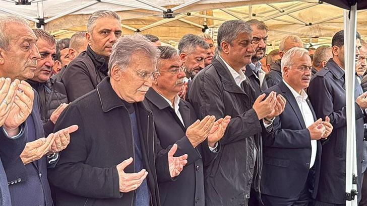 Eski TBMM Başkanı Mehmet Ali Şahin'in babası son yolculuğuna uğurlandı