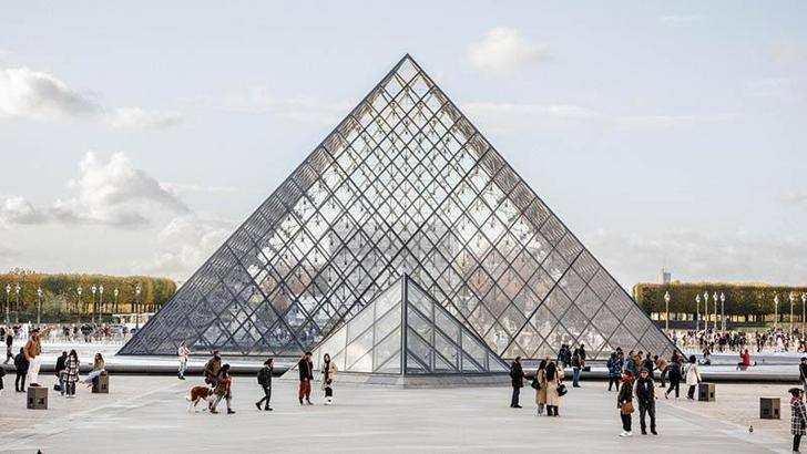 Louvre Müzesi soygunuyla bağlantılı 2 kişi gözaltına alındı