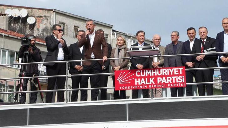 Özgür Özel Çağlayan'daki İstanbul Adalet Sarayı önünde konuşma yaptı