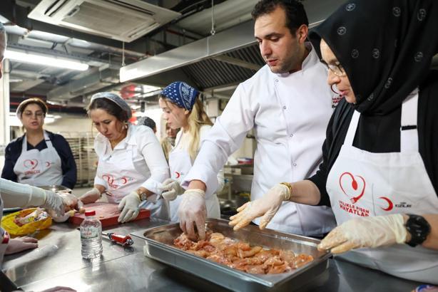 Depremzede kadınlar İstanbul’da ünlü şeflerden eğitim aldı