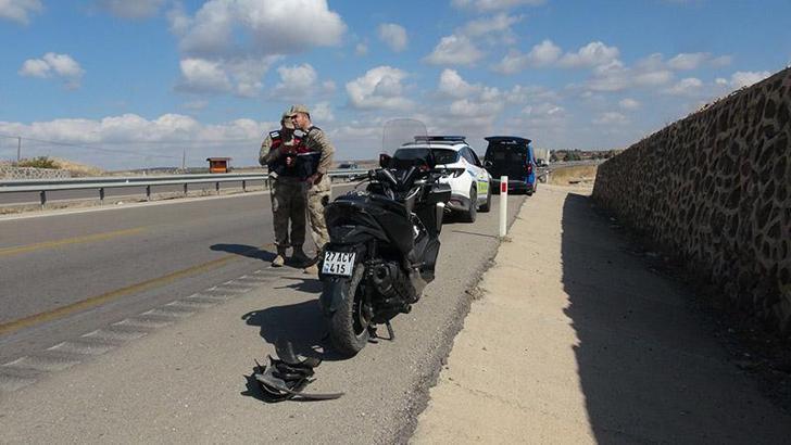 Kilis’te devrilen motosikletteki 2 kişi yaralandı