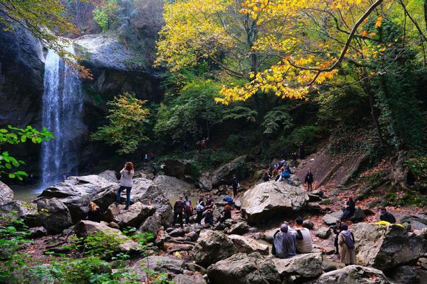 Sonbahar yürüyüşünde doğaseverler Doğançay Şelalesi’nde buluştu