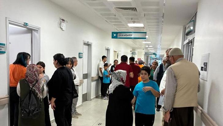 Tarsus’ta 26 öğrenci gıda zehirlenmesi şüphesiyle hastaneye kaldırıldı