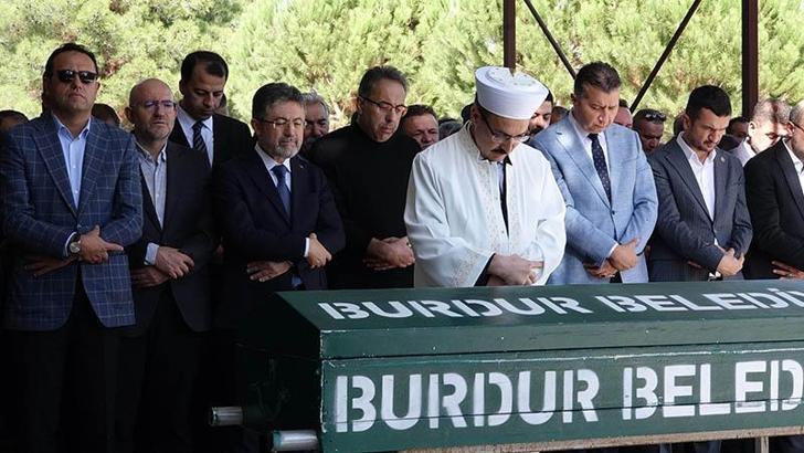 Bakan Yumaklı cenazeye katıldı