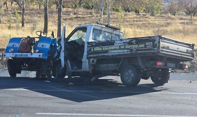 Bolvadin'de kaza: 1 ölü, 2 yaralı