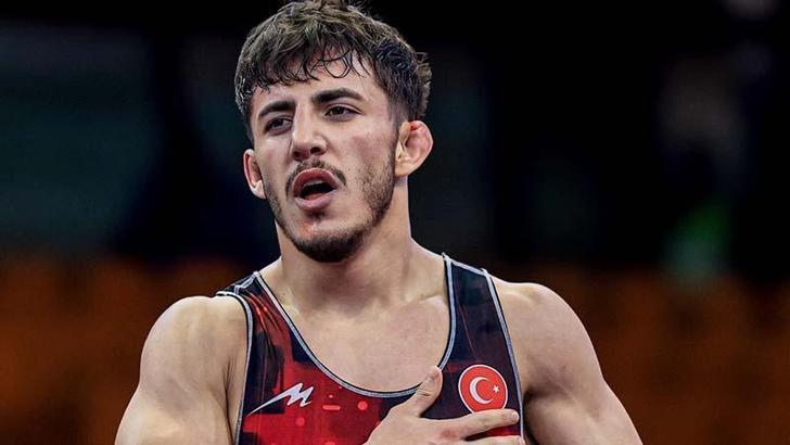 Tolga Özbek, U23 Dünya Güreş Şampiyonası'nda bronz madalya kazandı