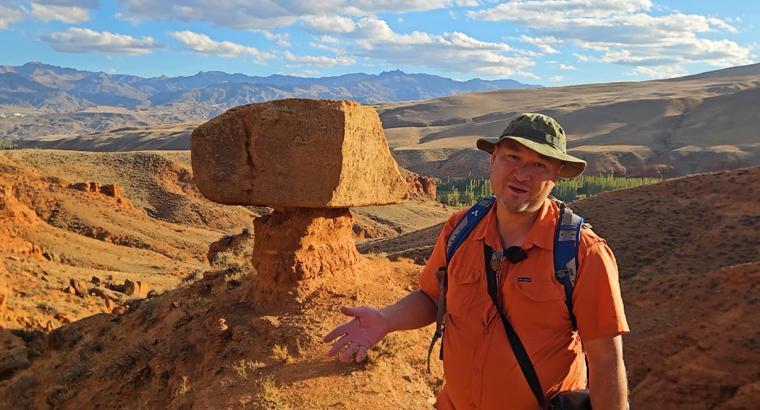 Kars'ta Arizona kanyonlarındaki kaya oluşumlarını andıran 'kızıl kayalar' dronla görüntülendi