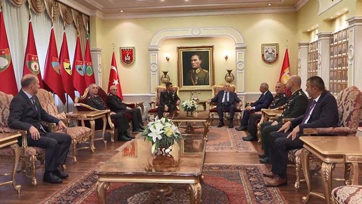 İş insanı İsmet Acar, Türk Silahlı Kuvvetleri Dayanışma Vakfı'na 12 daire bağışladı